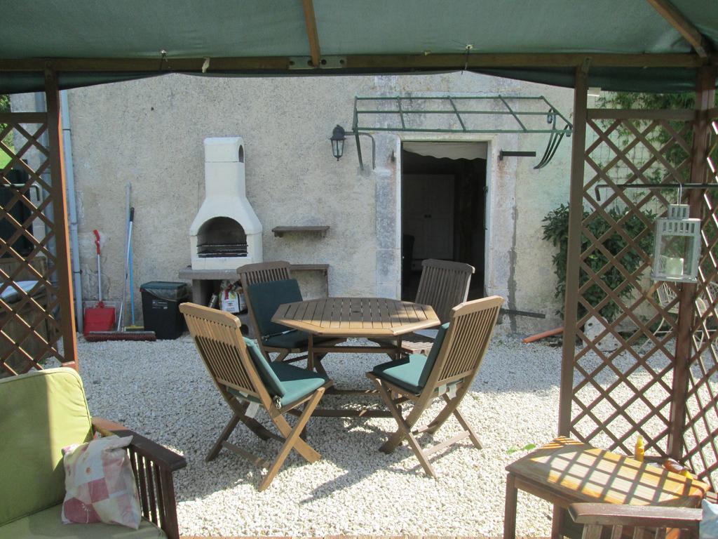 Le Petit Lavoir Saint-Paul-Lizonne Extérieur photo