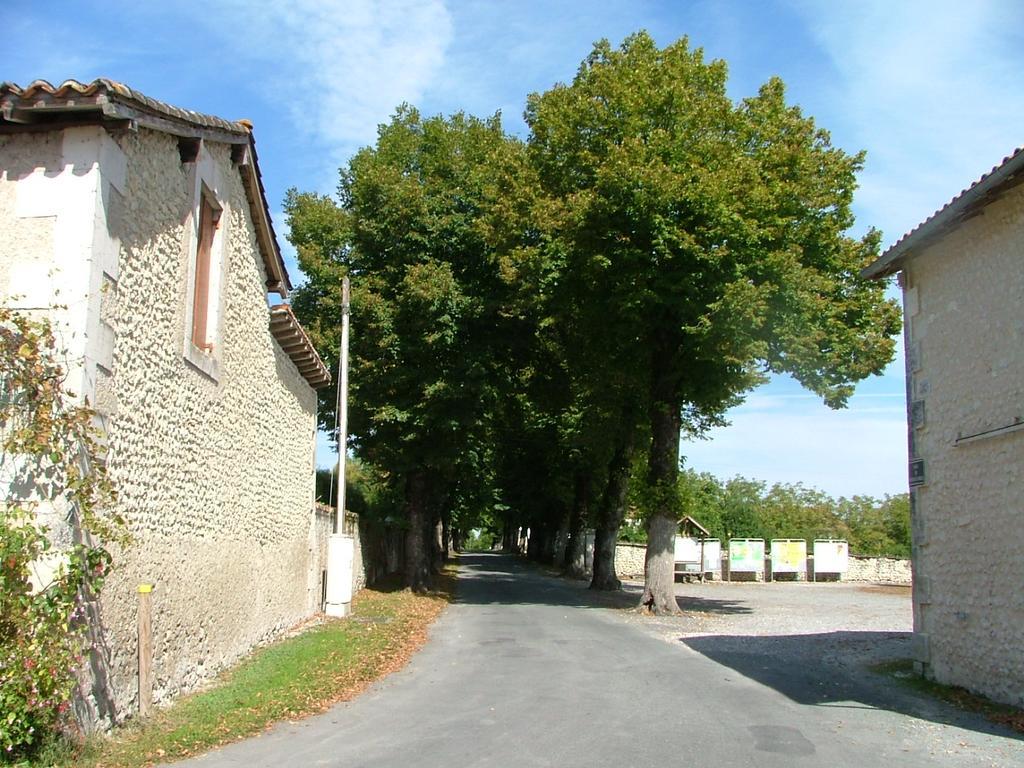 Le Petit Lavoir Saint-Paul-Lizonne Extérieur photo