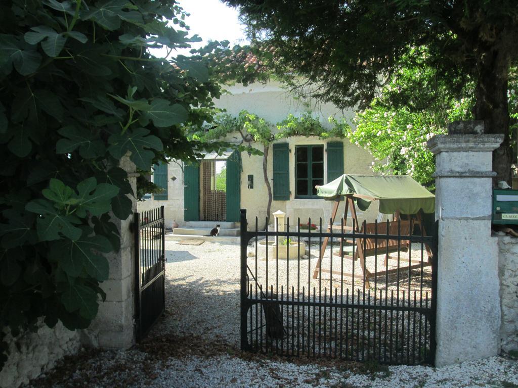 Le Petit Lavoir Saint-Paul-Lizonne Extérieur photo